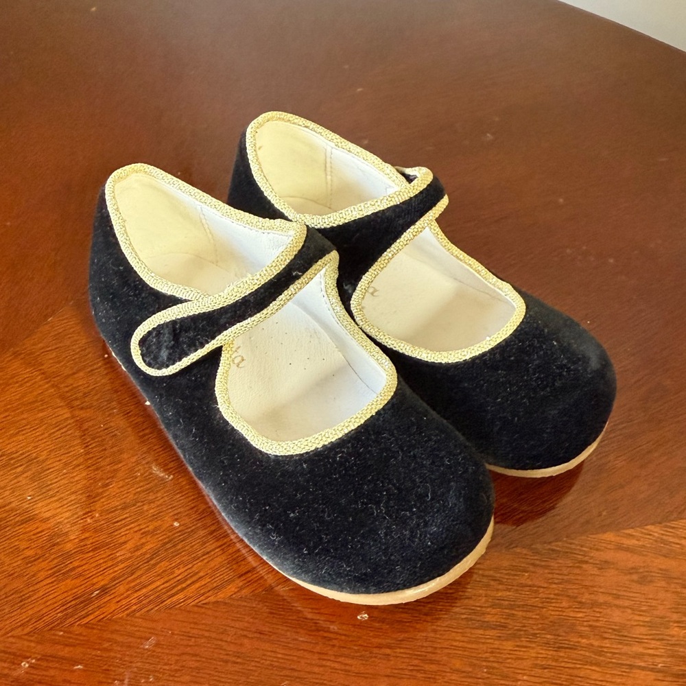 La Coqueta Baby Girl Holiday Shoes, Black Velvet with Gold Trim, Sz. 23 or US 7